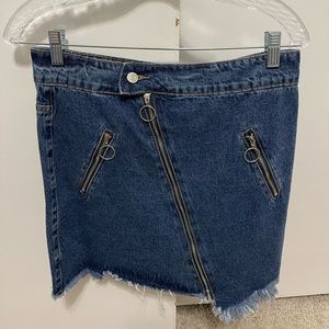 Jean skirt with zipper detailing